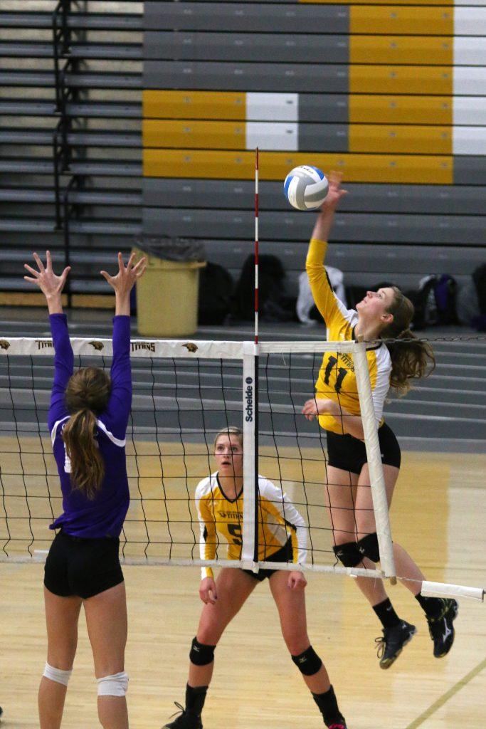 Volleyball sweeps Oshkosh Invite The AdvanceTitan