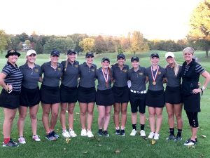 UWO women’s golf come together after the team’s third-place finish at the Reedsburg Country Club to end the season.