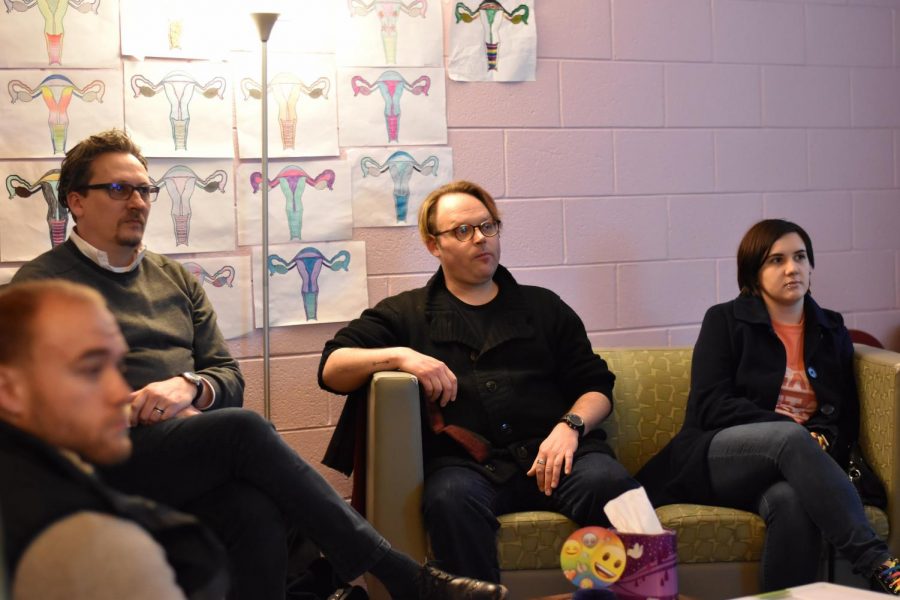 ABOVE%3A+Dr.+Jerry+Thomas+%28left%29+speaks+with+UWO+students+about+gender+equality+in+the+White+House.%0D%0ATOP+RIGHT%3A+UW+Oshkosh+students+engage+in+an+open+discussion+at+the+Women%E2%80%99s+Center+on+Monday.++++%0D%0ABOTTOM+RIGHT%3A+Alicia+Johnson+leads+a+conversation+about+masculinity+in+the+Oval+Office.