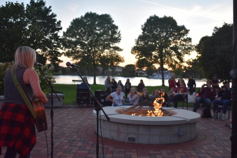 Musician Haley Klinkhammer attracts many students to come listen to her performance during Campfire on the Fox on Thursday.