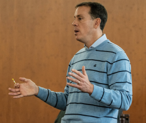 Axios CEO Jim VandeHei makes a point during his Department of Journalism keynote address.