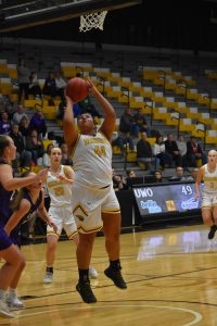 Isabella Samuels shoots a layup among Duhawk defenders.