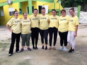 Breanna Hooyman poses with her classmates in Belize.