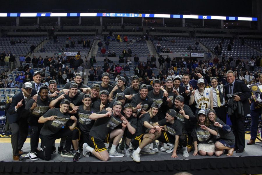 Mens Basketball poses after winning the NCAA National Championship