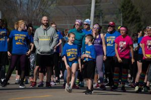 unners participate in mental health awareness run