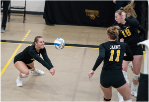 Volleyball goes 1-1, sits at 6-3 heading into conference play