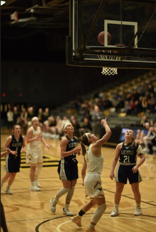 Olivia Campbell drives to the lane and finishes with a right-hand layup to in UW Oshkosh’s 68-60 win over UW-Stout. Campbell had seven points, five rebounds, one assist and one steal.