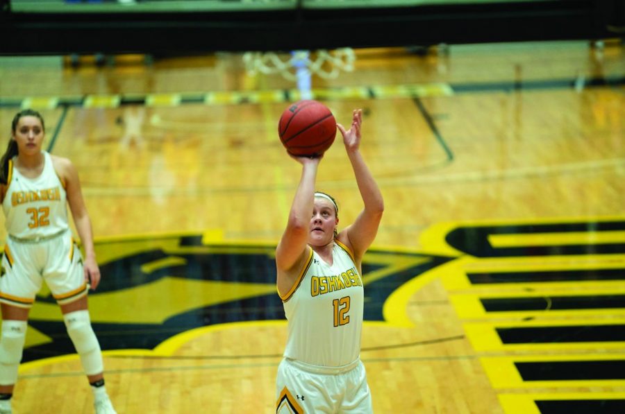 Junior guard Leah Porath scored 16 points while shooting 5-for-7 from the field in the fourth quarter alone. Porath led the Wisconsin Intercollegiate Athletic Conference in points per game (17.5) and was third in the conference in rebonds (6.7). UWO is the only W IAC team remaining in the tournament.