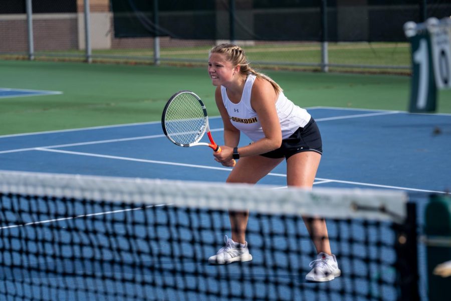 Courtesy of Patrick Flood
UWO Sophomore Hannah Stitt prepares to return the ball against the Milwaukee School of Engineering (MSOE). Stitt defeated MSOE’s Brenna Sheehan 6-0, 6-2 in a narrow 5-4 UWO loss.