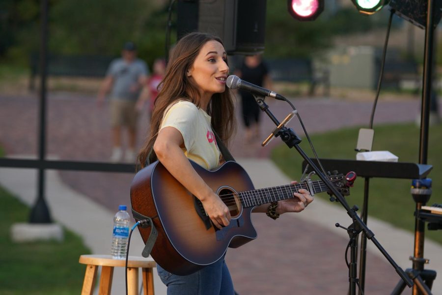 Photo creds: Kayla Curtis / The Advance-Titan -- Reeve Union Board held a Live Music Night that included fun activities for students to enjoy such as two performers, tie-dyeing, a cotton candy machine and more.