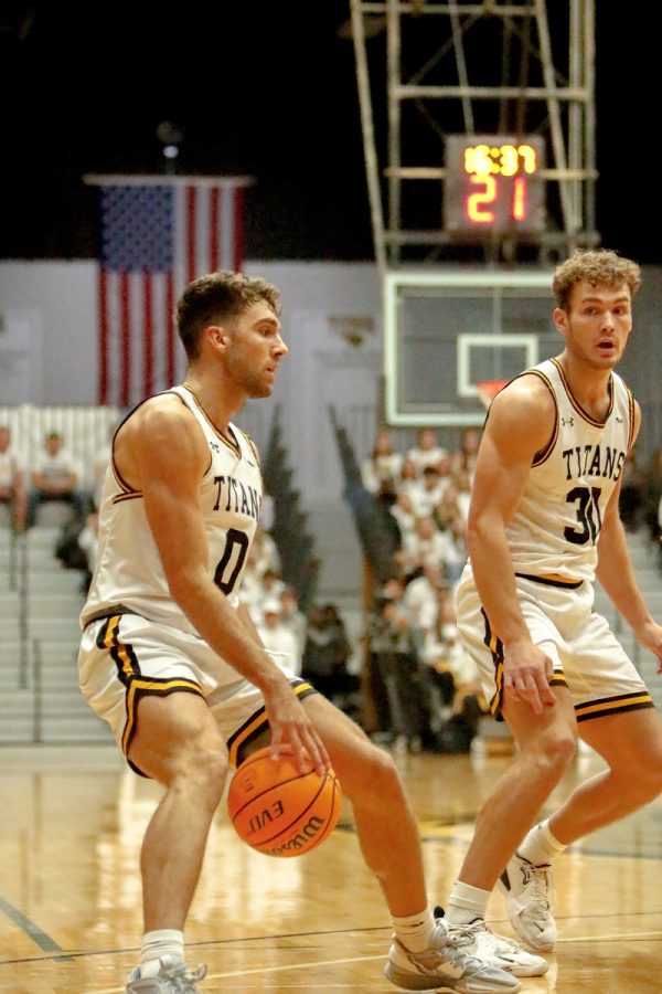 Men’s basketball begins quest for conference crown