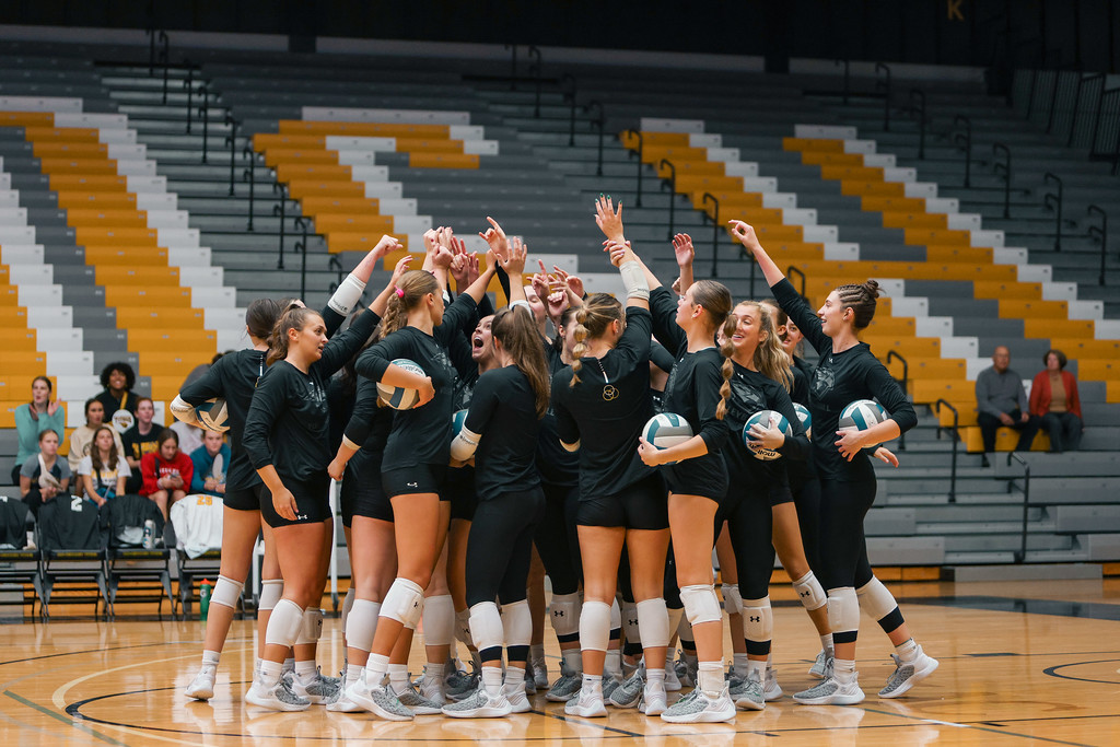 Morgan Feltz / Advance-Titan - The UWO volleyball team remains undefeated after their game against UW-Stout on Oct. 6. The team has the best record in school history
at 21-0. 
