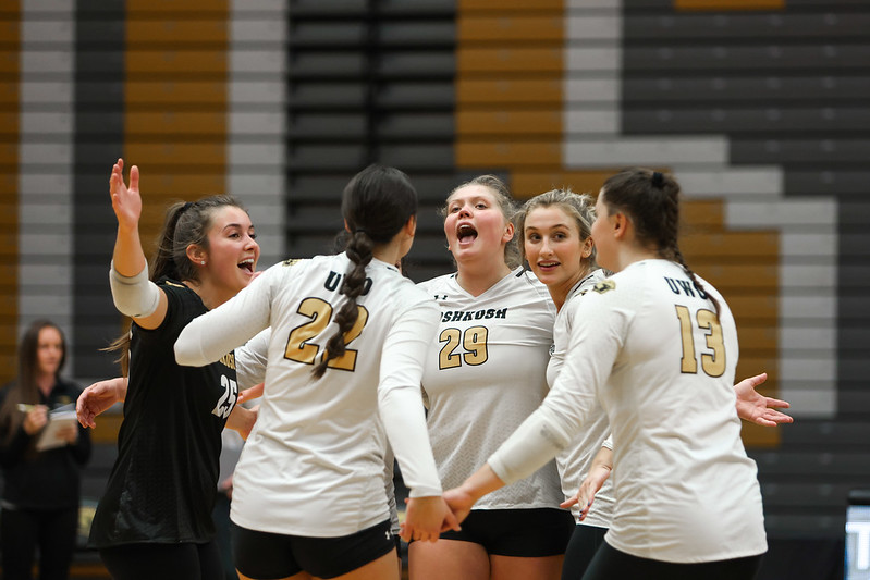 Morgan+Feltz+%2F+Advance-Titan+--+The+UWO+volleyball+team+celebrates+after+defeating+Alverno+College+in+a+match+earlier+this+season+at+the+Kolf+Sports+Center.