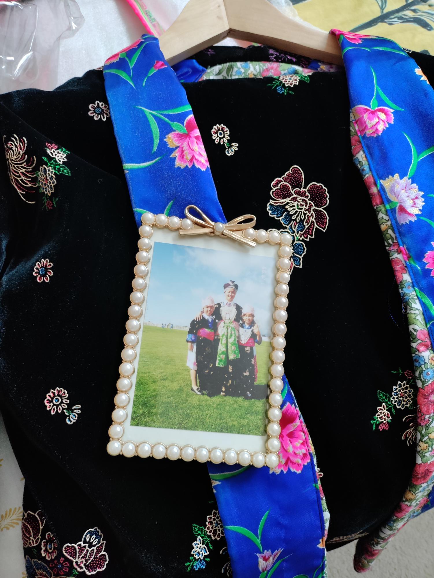Hmong+stories+told+through+textiles