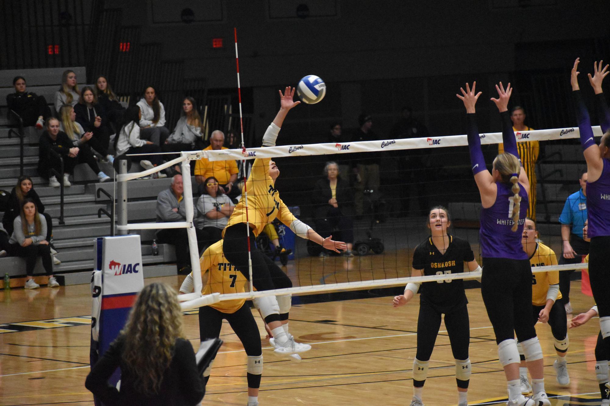 Volleyball sweeps Marymount in 1st round of NCAA tournament