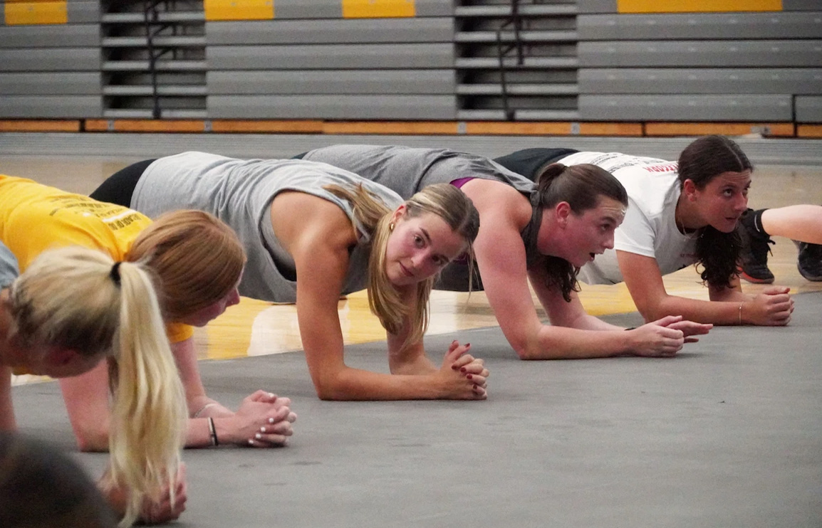 Women's basketball begins season 7-0