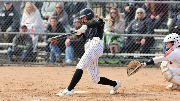 Softball sweeps Blue Devils