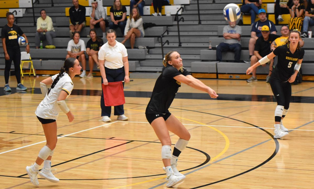 Jacob Link / Advance-Titan - Grace Jurgens (7) prepares for a dig for UWO during the match against UNW on Saturday, Sept 20 at Kolf Sports Center